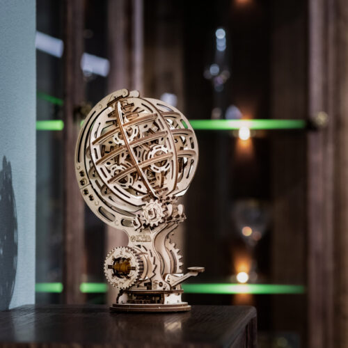 деревянный конструктор с шестерёнками и механикой внутри